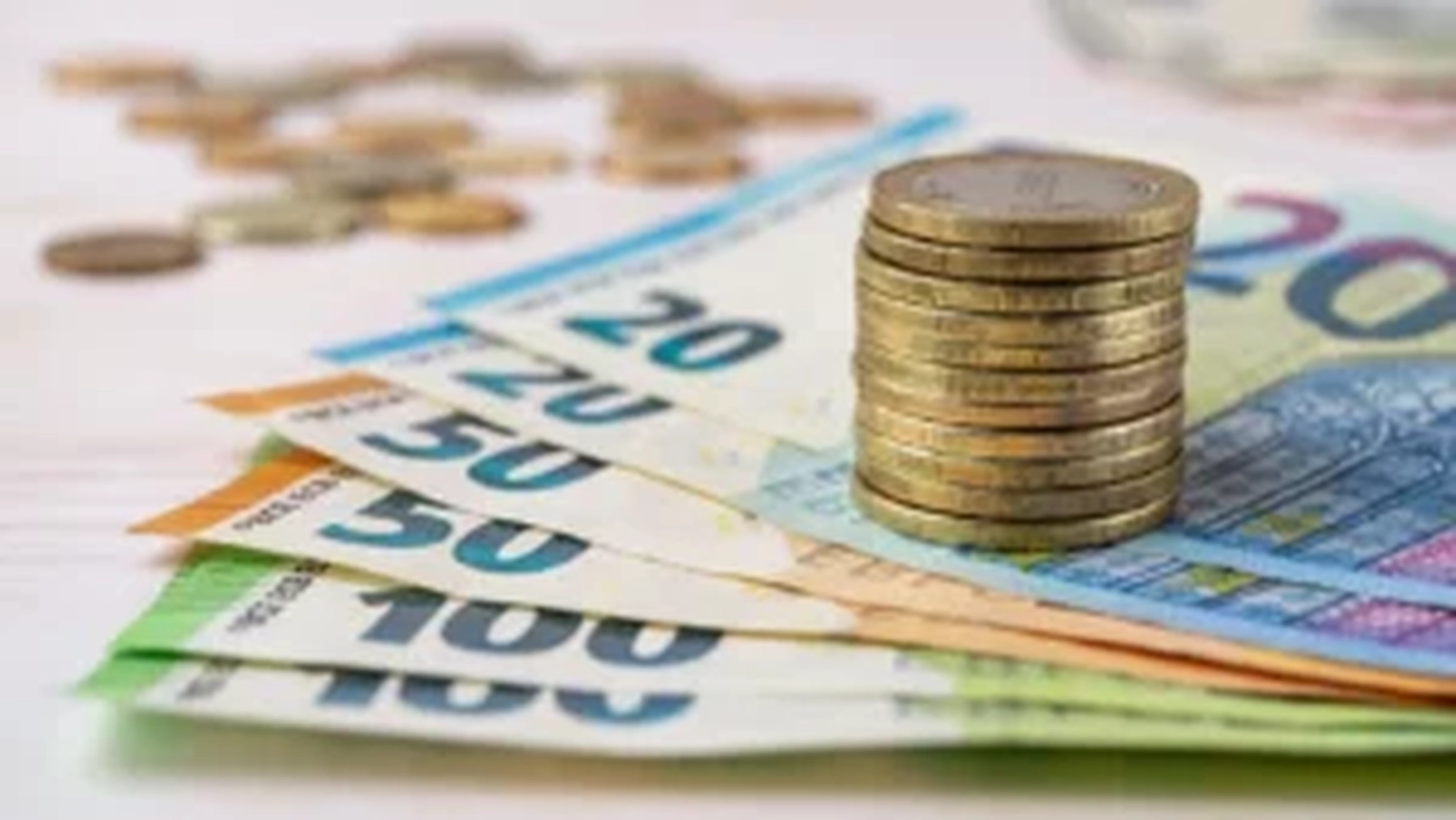 Elektro Wollmer GmbH - Innovative Klimatechnik - Papiergeld und Münzen